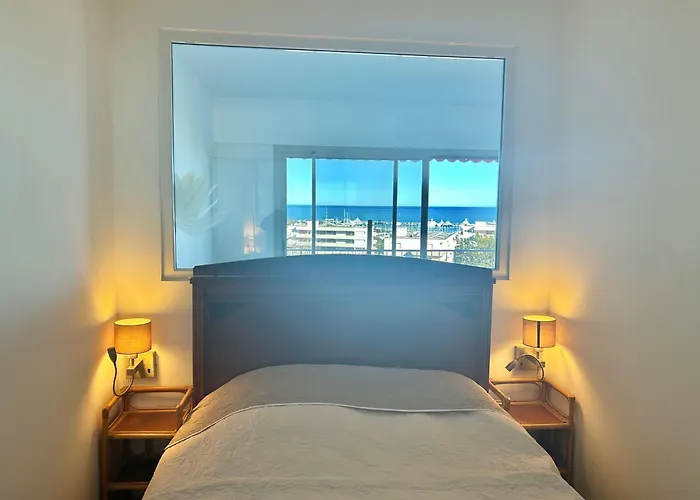 Superbe 2 Pieces Vue Mer, Piscine, Parking