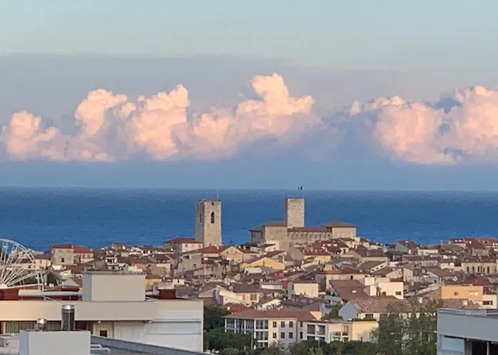Superbe 2 Pieces Vue Mer, Piscine, Parking Antibes
