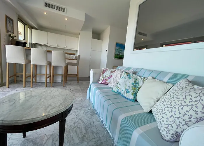 Superbe 2 Pieces Vue Mer, Piscine, Parking *