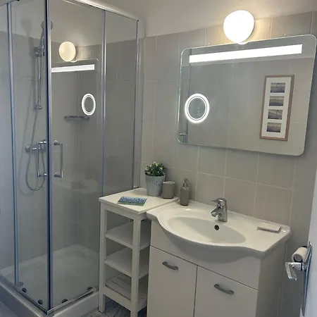 Apartmán Superbe 2 Pieces Vue Mer, Piscine, Parking