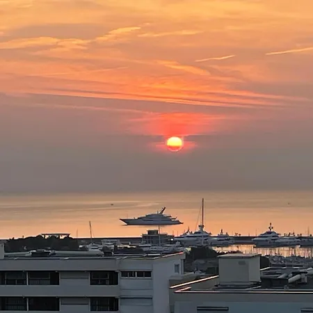 Апартаменти Superbe 2 Pieces Vue Mer, Piscine, Parking Антіб