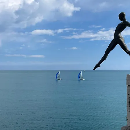 Superbe 2 Pieces Vue Mer, Piscine, Parking Αντίμπ