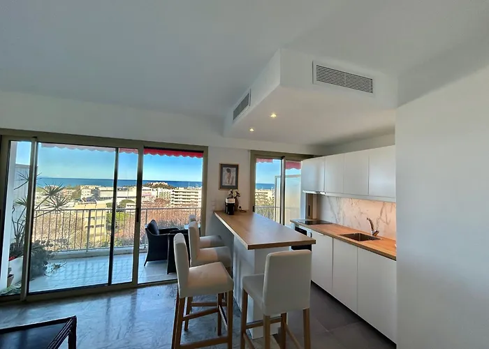 Superbe 2 Pieces Vue Mer, Piscine, Parking Апартаменти Антіб