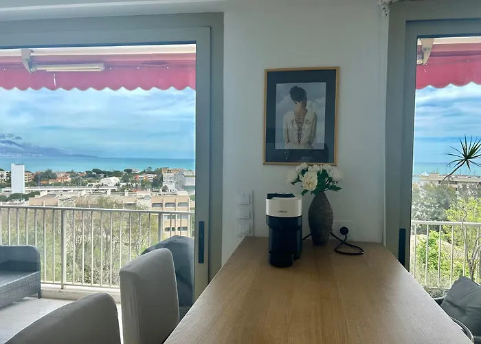 Superbe 2 Pieces Vue Mer, Piscine, Parking *