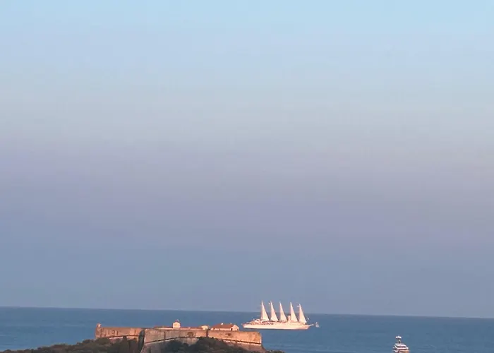 Superbe 2 Pieces Vue Mer, Piscine, Parking *