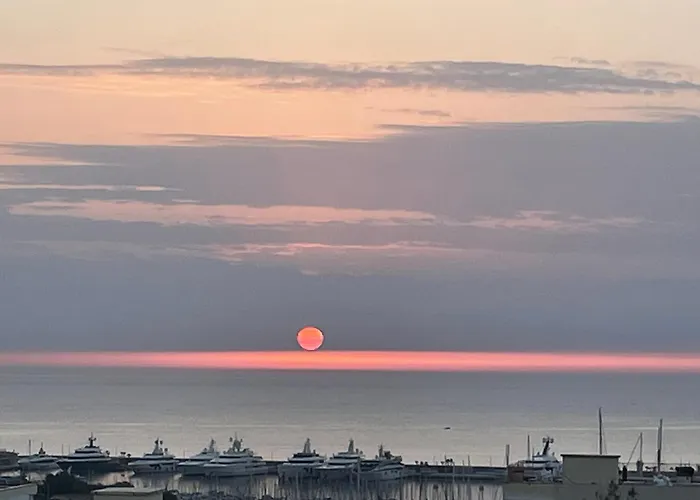 Superbe 2 Pieces Vue Mer, Piscine, Parking Апартаменти *