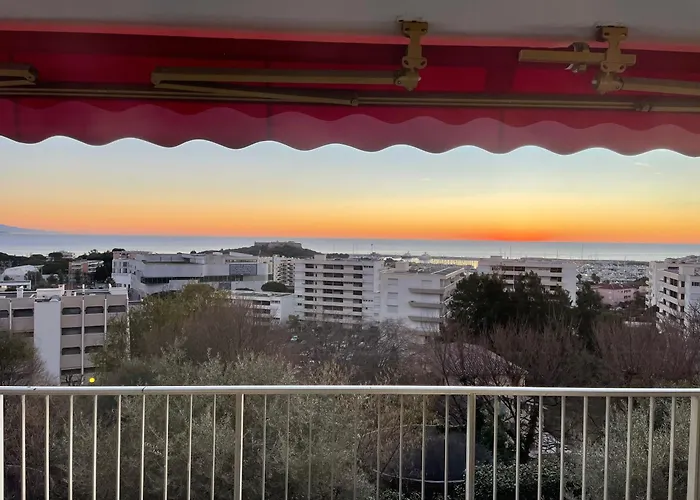 Superbe 2 Pieces Vue Mer, Piscine, Parking Апартаменти Антіб